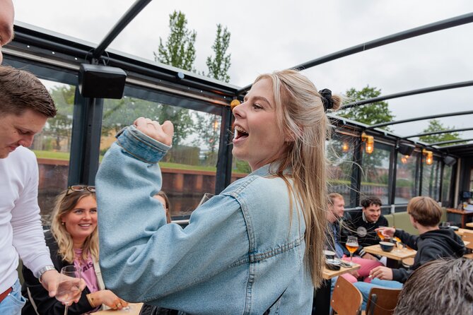 Groningen: Terrace Boat Experience with a Cozy Bar: 1 hour - Peerd van Ome Loeks and local character