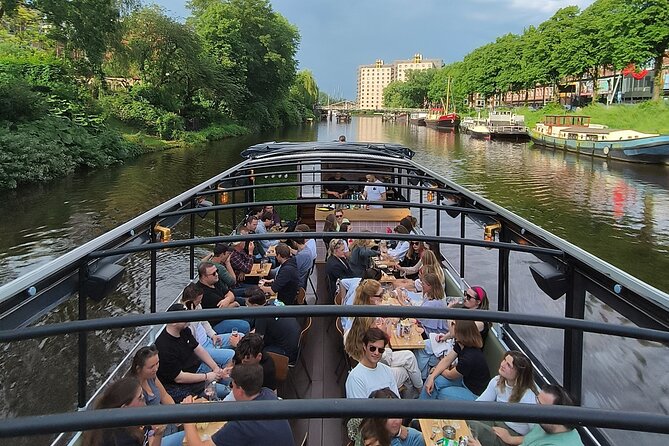 Groningen: Terrace Boat Experience with a Cozy Bar: 1 hour - Comfort in rain, sun, and changing weather