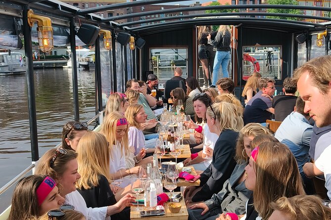 Groningen: Terrace Boat Experience with a Cozy Bar: 1 hour - Finding the floating terrace at Stationsweg