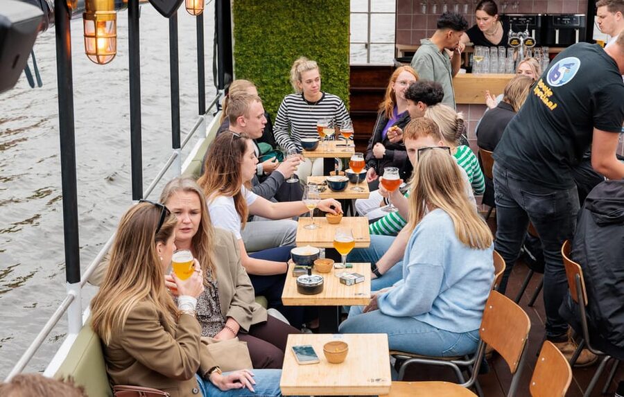 Groningen: Terrace Boat Experience with a Cozy Bar - The mood after sunset