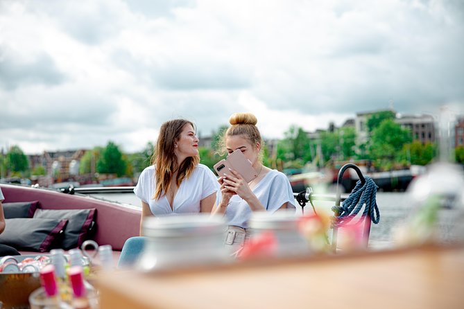 Guided Amsterdam Canal Cruise – Snacks & Drinks on board(1 Hour) - Grand houses along the Golden Bend