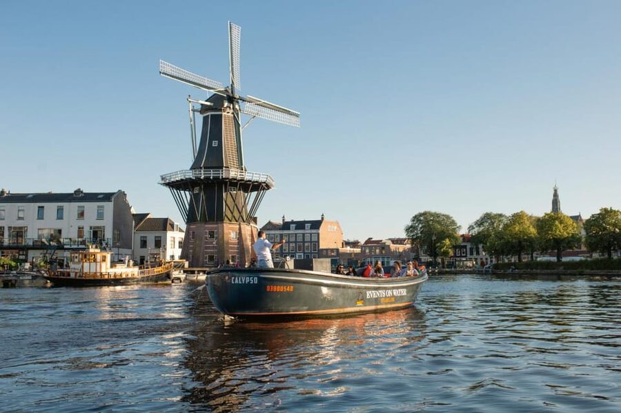 Haarlem: Sightseeing Boat Tour with Snacks and Drinks - Key points to know before booking