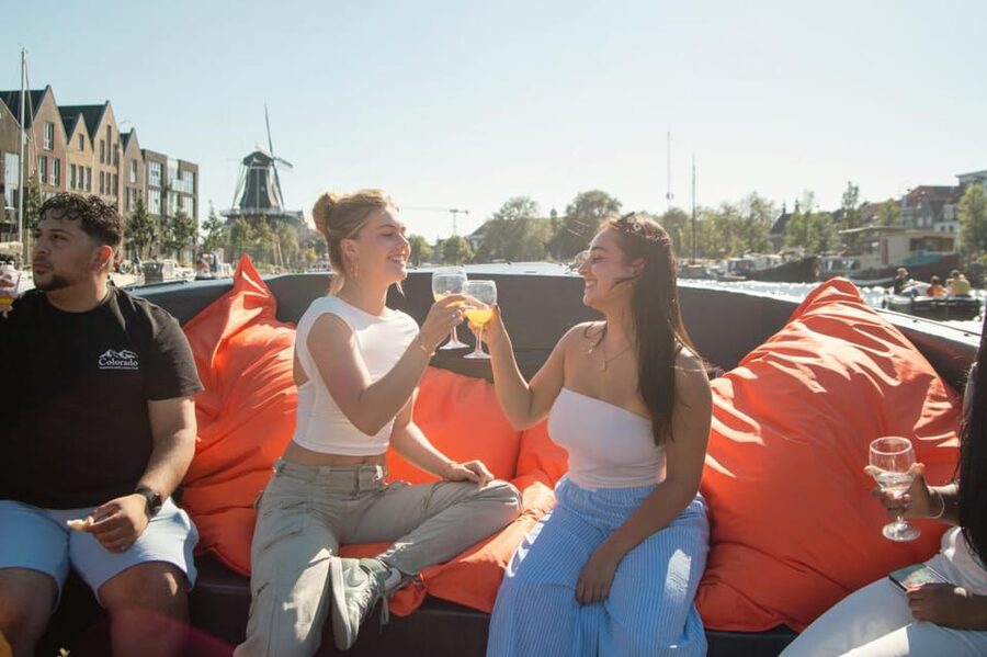 Haarlem: Sightseeing Boat Tour with Snacks and Drinks - Why seeing Haarlem by canal works so well