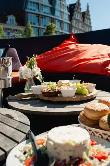 Haarlem: Sightseeing Boat Tour with Snacks and Drinks - Teylers Museum and the first canal views