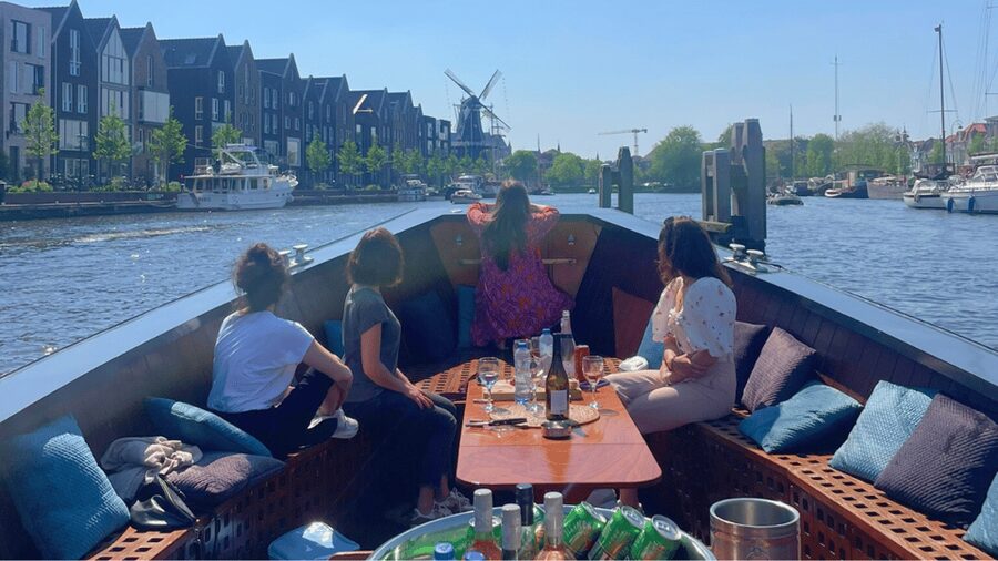 Haarlem: Sightseeing Boat Tour with Snacks and Drinks - Town Hall, Stadsschouwburg, and St. Bavo Cathedral