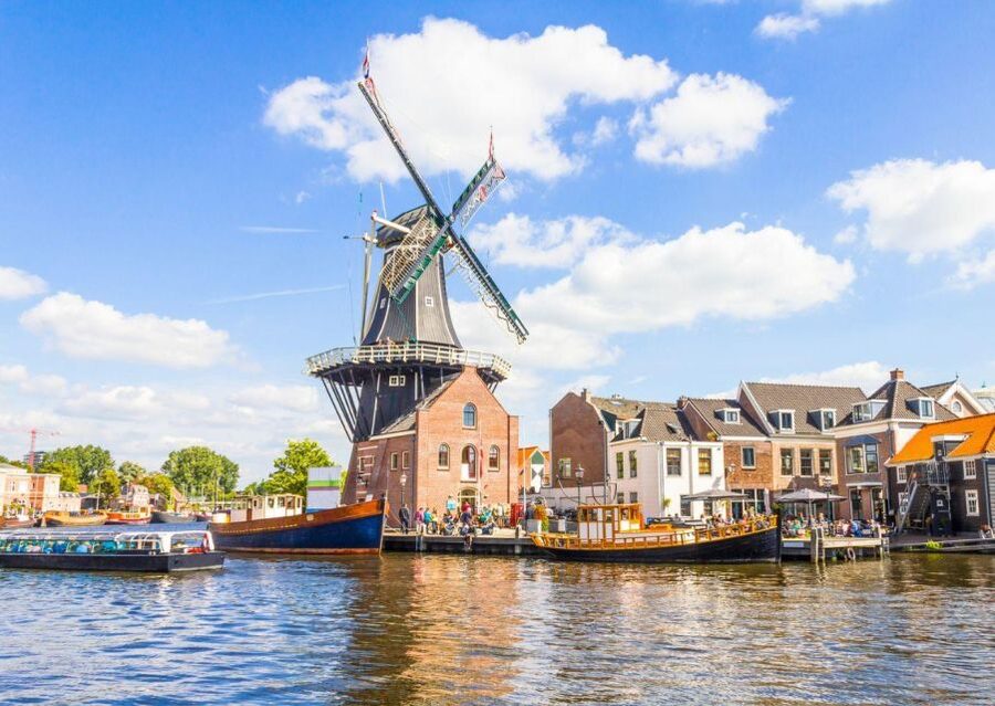 Haarlem: Sightseeing Canal Cruise through the City Center - Key points to know before you book