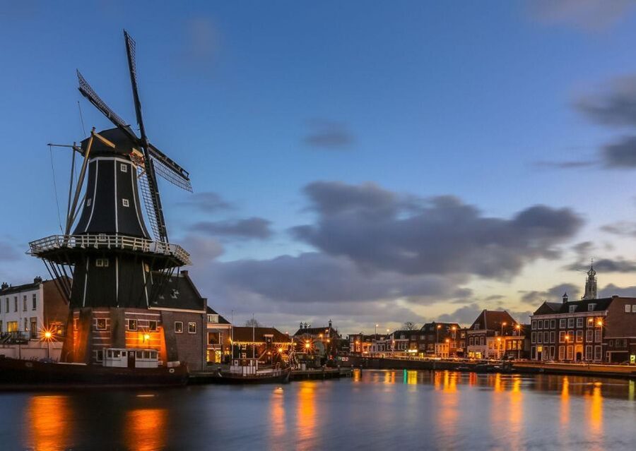 Haarlem: Sightseeing Canal Cruise through the City Center - The skipper, commentary, and language question
