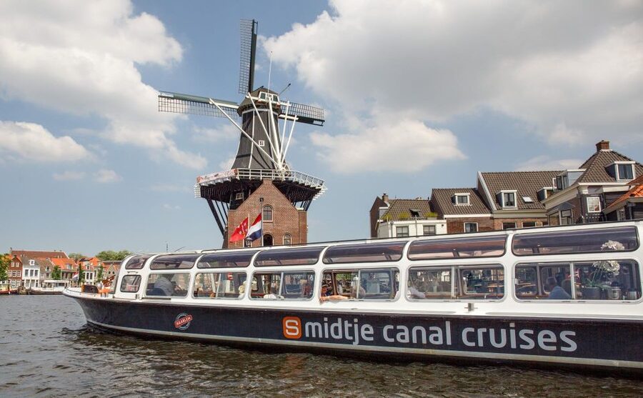 Haarlem: Sightseeing Canal Cruise through the City Center - De Adriaan, Haarlem’s most recognizable canal view
