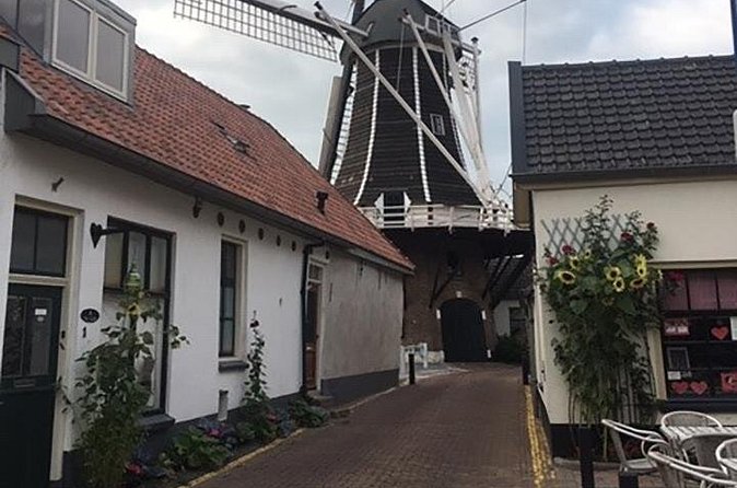 Hattem's Windmills, Bakeries and Ghosts: A Self-Guided Audio Tour - Ask about ghosts at Spookhuys