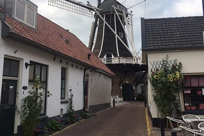 Hattem's Windmills, Bakeries and Ghosts: A Self-Guided Audio Tour - Meet Anton Pieck, the artist of old-world scenes