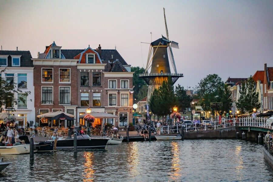 Historical Leiden: Private Walking Tour with a Local Guide - Why Leiden makes a strong alternative to Amsterdam