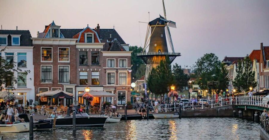 Historical Leiden: Private Walking Tour with a Local Guide - Canals and old streets with a story attached