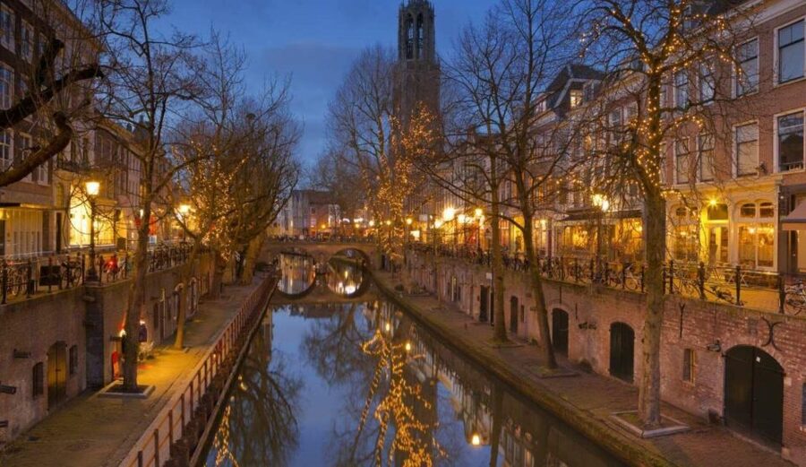 Historical Utrecht: Private Walking Tour with a Local Guide - Canals with rooms below street level