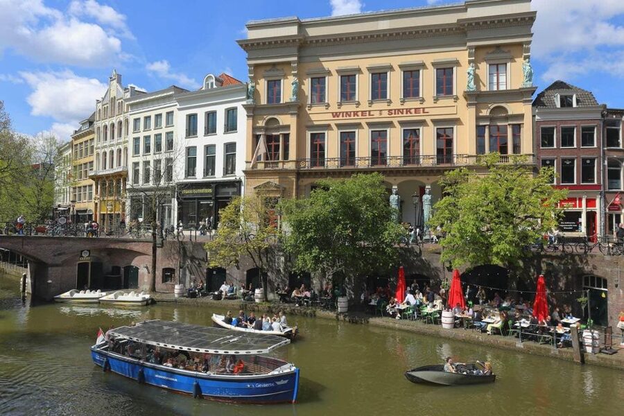Historical Utrecht: Private Walking Tour with a Local Guide - Languages, timing, and practical planning
