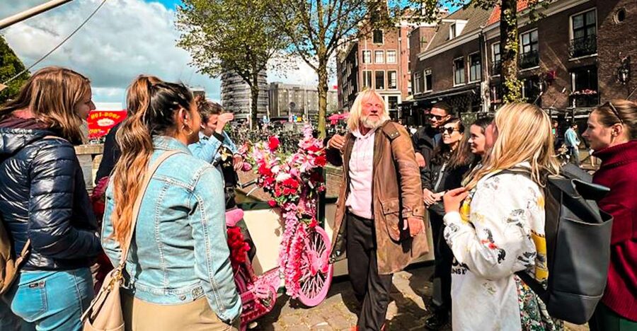Humans of Amsterdam - Small group cultural walking tour - Reading the Canal Belt and De Jordaan