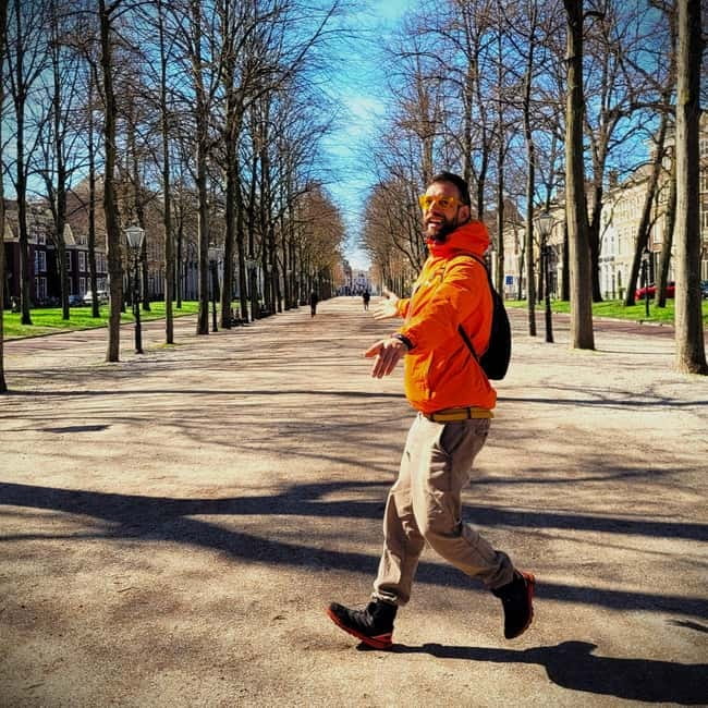 Interactive Safe 2,5hr Bike tour with Entertaining Guide - Why a bike is a smart way to see The Hague