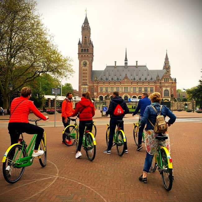 Interactive Safe 2,5hr Bike tour with Entertaining Guide - The Hague center: history with room for questions