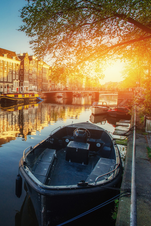 Jordaan, Anne Frank and Leidseplein tour in English - Who should choose this Amsterdam walk?