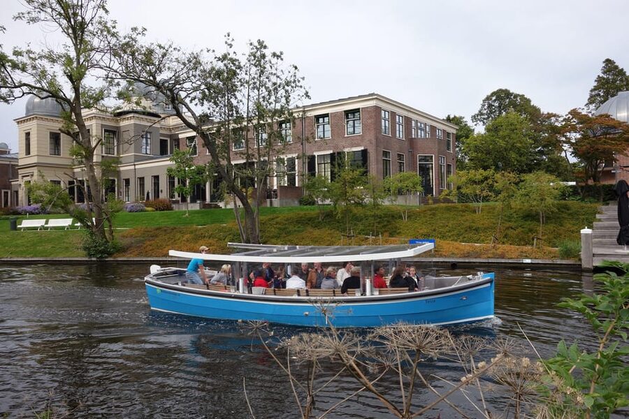 Leiden: Cruise through the Historic City Center with Guide - The low bridges are part of the fun
