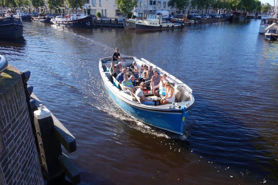 Leiden: Cruise through the Historic City Center with Guide - A quiet electric boat changes the mood