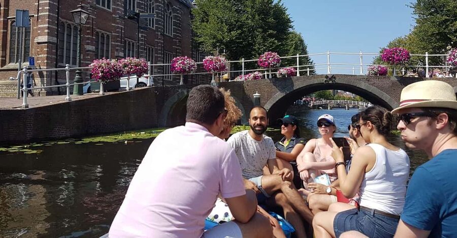 Leiden: Electric Boat Rental - Key points to know before booking