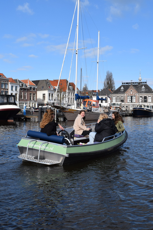 Leiden: Electric Boat Rental - Who will enjoy this most