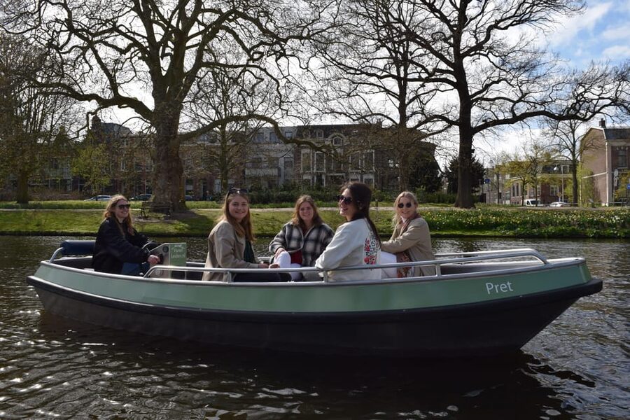 Leiden: Electric Boat Rental - A few practical habits that help