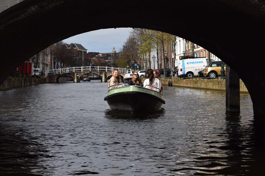 Leiden: Electric Boat Rental - Leiden from the water, not the pavement