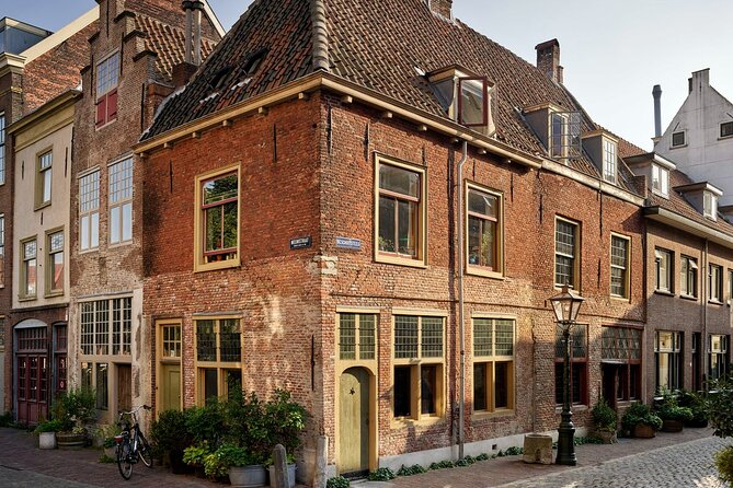 Leiden Tour with Live guide and Visit to Rembrandt's First Studio - Young Rembrandt’s Art Studio