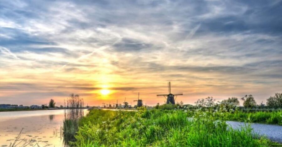 Leiden: Windmill and Countryside Cruise near Keukenhof - Leaving Warmond for the Kagerplassen