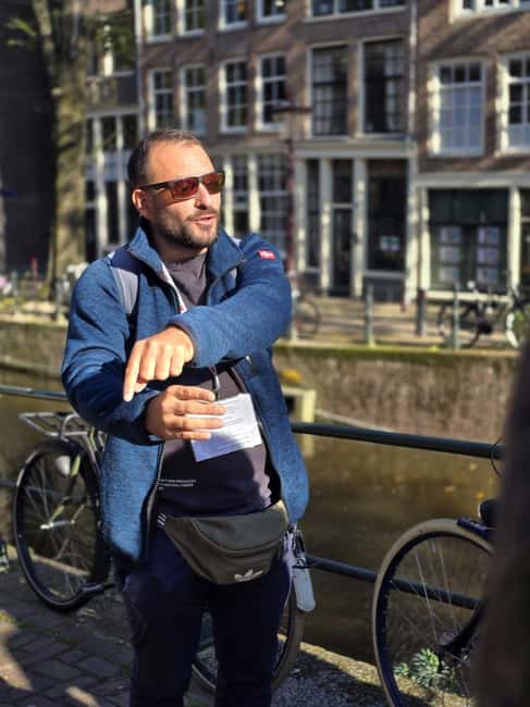 Liberal Amsterdam: Small-Group Walking Tour & Anne Frank VR - Starting at Kattengat and setting the tone