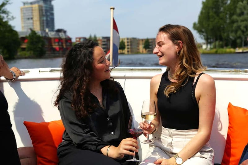 Local Cheese and Wine Cruise through Haarlem - Atmosphere on board