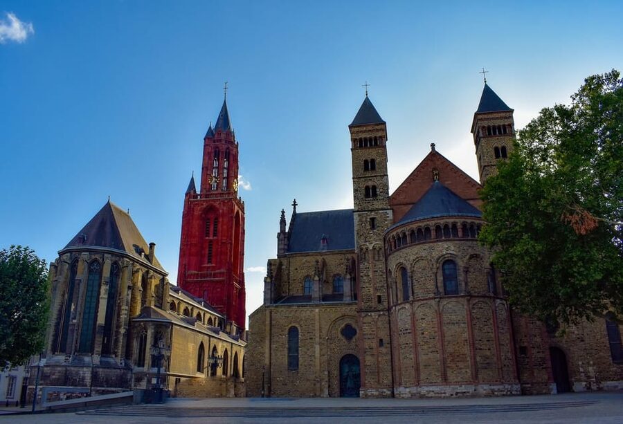 Maastricht: Day trip from Amsterdam with 3 country point - Who will enjoy this day trip