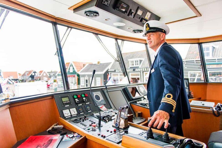 Marken, Volendam, and Edam Full-Day Tour from Amsterdam - What the multilingual guiding is like