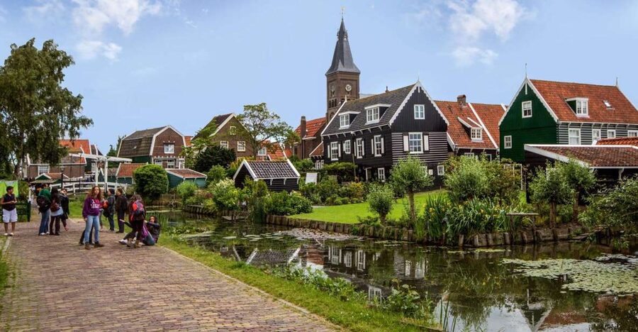 Marken, Volendam and Edam: Private Full-Day Tour - Marken: wooden houses and water views