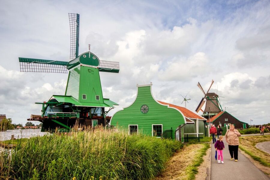 Marken, Volendam and Edam: Private Full-Day Tour - Volendam: fishing traditions, cheese, and shopping
