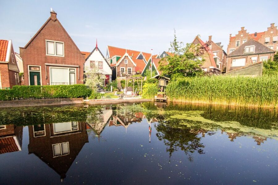 Marken, Volendam and Edam: Private Full-Day Tour - Languages, guides, and the human side of the day