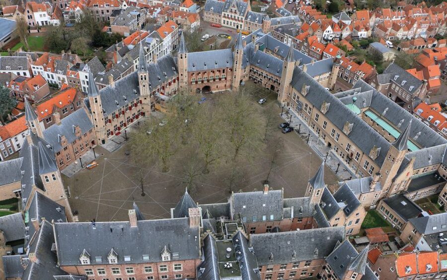 Middelburg: Guided City Walking Tour - Starting beneath Middelburg’s grand City Hall