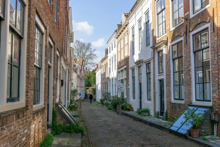 Middelburg: Guided City Walking Tour - Who should book this Middelburg walk