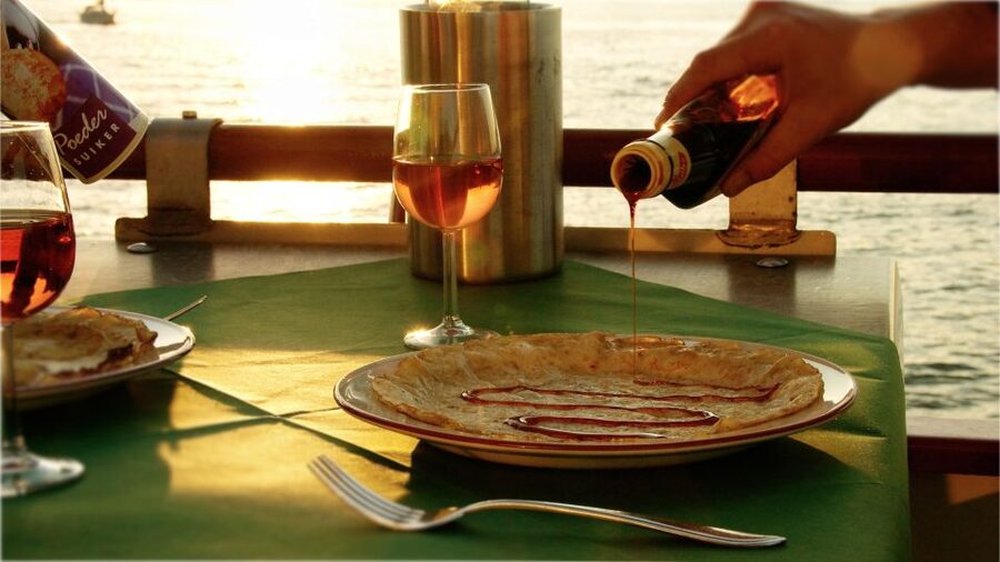 Nijmegen: River Cruise with All-You-Can-Eat Dutch Pancakes - Setting sail from the Pannenkoekenboot Nijmegen
