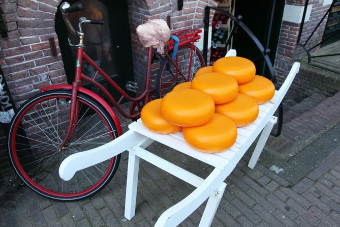 Off the Beaten Paths Dutch Landscape Private Tour 1/2 day Jaguar - Monnickendam and Edam: old towns with distinct personalities
