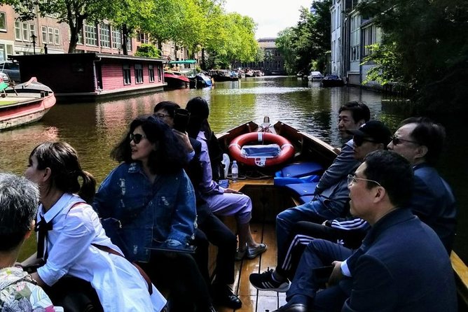 Open Dutch Boat! Silent electric drive. Nice cosy boat ride... - The captain sets the tone
