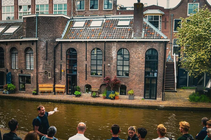Our Utrecht's Private & Personalized tour - Catherijnesingel, from highway to park
