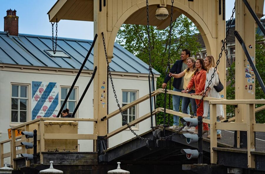 Outside Escape Amsterdam with your friend(s) and have fun! - Phone requirements and accessibility
