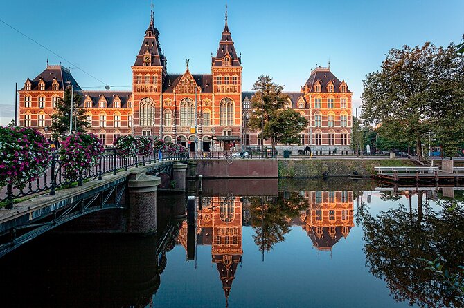 Panoramic Private City Tour in Amsterdam - The flower market and a practical souvenir stop