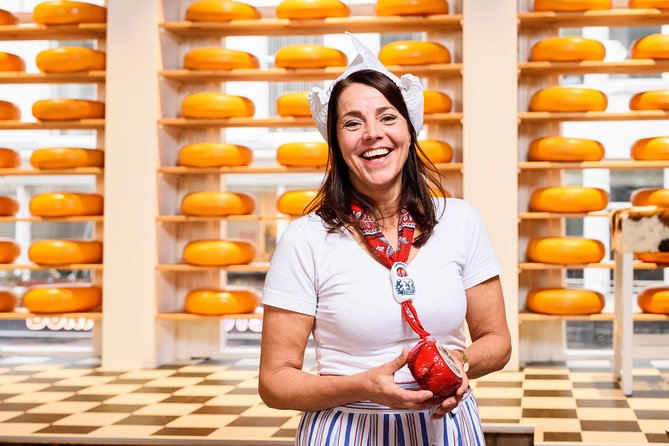 Premium Cheese Tasting with Wine and Beer Pairing - The Gouda board: flavors, milk types, and dips