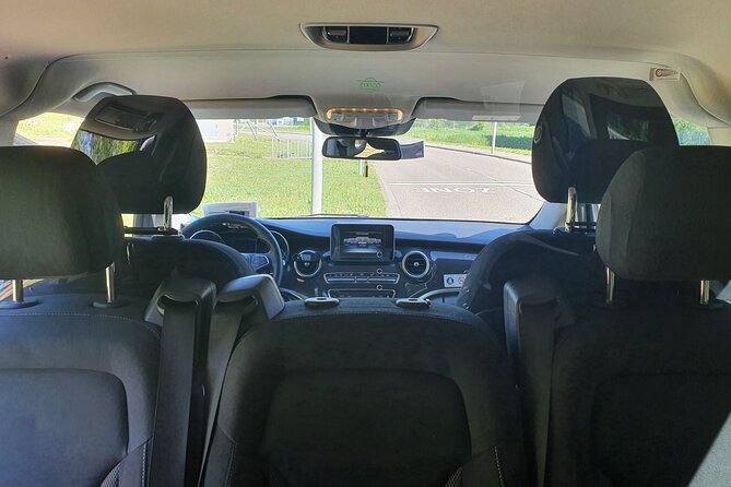 Private Airport Transfer to or from Schiphol Airport - The airport arrival: 70 minutes matter