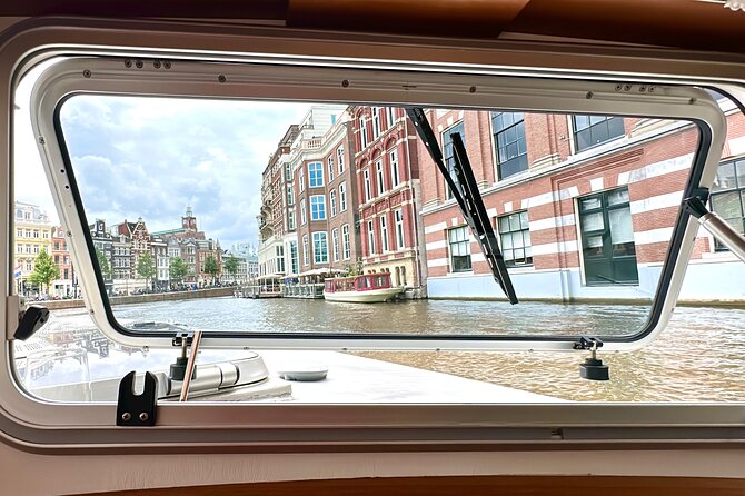 Private All-Inclusive Cruise with Captain - What happens during the 90-minute cruise