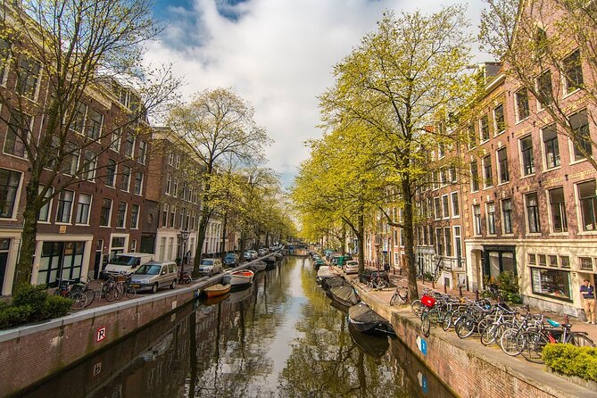 Private Amsterdam City Highlights Bike Tour (PRIVATE GUIDE) - Why Amsterdam works best on two wheels