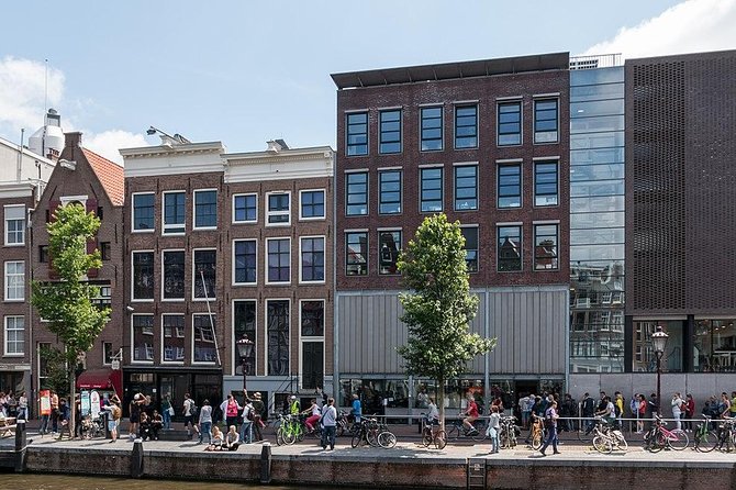 Private Amsterdam WW2 walking tour - Resistance history at Verzetsmuseum Amsterdam